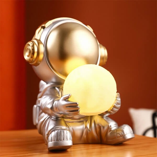 Πλαστικό Διακοσμητικό Φωτιστικό Αστροναύτης 15x16x19 - Ασημί με Χρυσό
